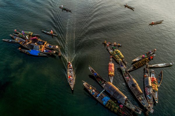 Vietnam boat markets out at sea